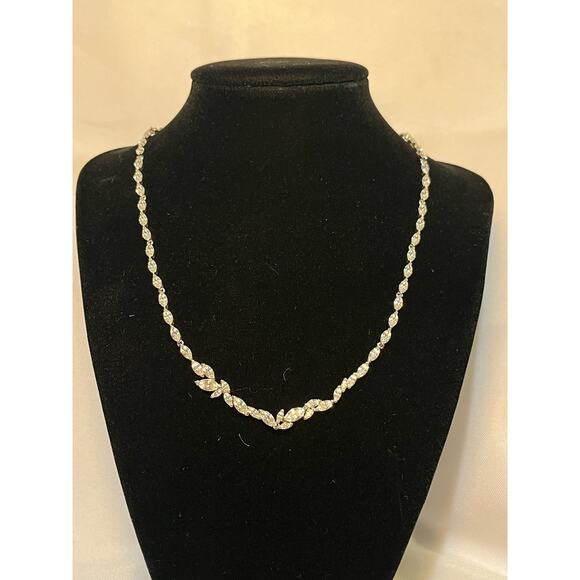 Swarovski Swan Signed Luxury Crystal All Around Princess Necklace - Picture 2 of 4